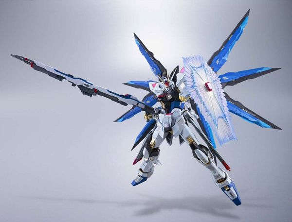 METAL BUILD Strike Freedom Gundam - Mobile Suit Gundam SEED Destiny | Bandai Action Figure