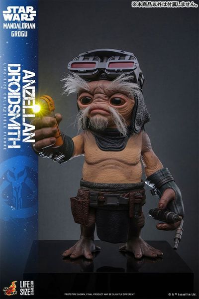 Life-size Masterpiece Anzellan Droidsmith 1/1 Scale Figure - Star Wars The Mandalorian | Hot Toys Figure