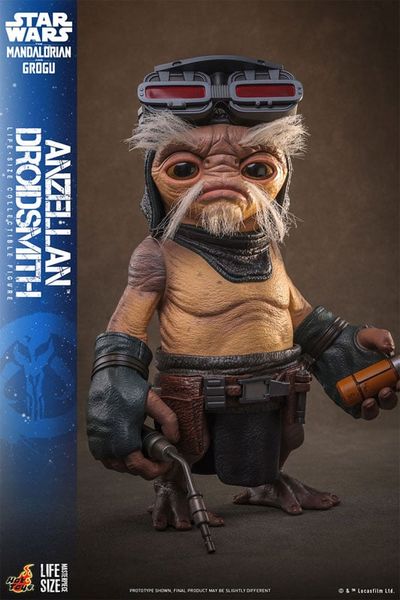 Life-size Masterpiece Anzellan Droidsmith 1/1 Scale Figure - Star Wars The Mandalorian | Hot Toys Figure