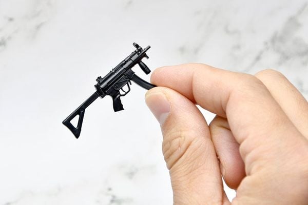 LittleArmory LA GG03 Claes MP5 VP70 Type 1/12 - Gunslinger Girl | Tomytec Plastic Model