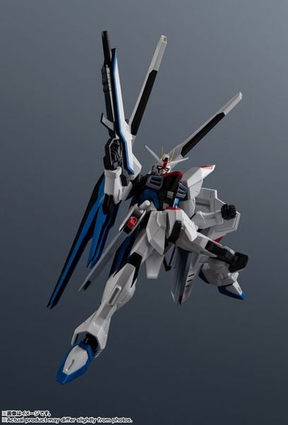 GUNDAM UNIVERSE ZGMF X10A FREEDOM GUNDAM RENEWAL Mobile Suit Gundam SEED | BANDAI SPIRITS Figure