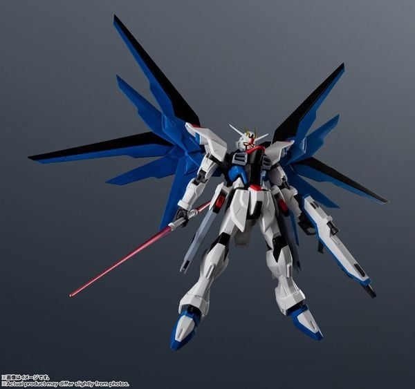 GUNDAM UNIVERSE ZGMF X10A FREEDOM GUNDAM RENEWAL Mobile Suit Gundam SEED | BANDAI SPIRITS Figure