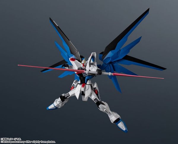GUNDAM UNIVERSE ZGMF X10A FREEDOM GUNDAM RENEWAL Mobile Suit Gundam SEED | BANDAI SPIRITS Figure