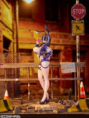 Bunny Cops_02 1/6 | Luminous Box Figure