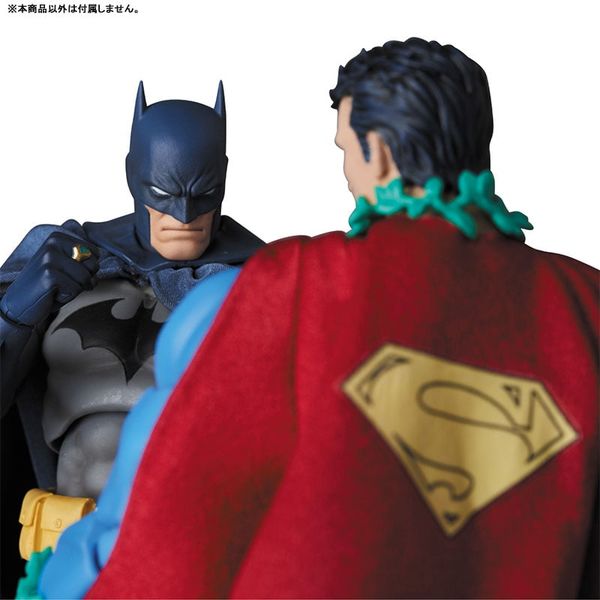 MAFEX Superman HUSH Ver. - DC Comics | Medicom Toy figure