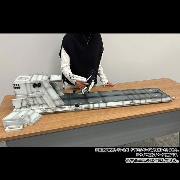 Realistic Model Series Nahel Argama Catapult Deck (UC ver.) 1/144 HG - Mobile Suit Gundam Unicorn | MegaHouse Figure