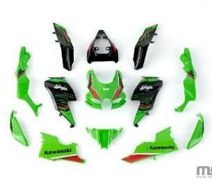 Plastic Model 1/9 Kawasaki Ninja ZX-10R KRT EDITION Pre-painted Version | MENG Model
