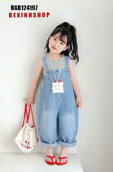 Set yếm Jean kèm sát nách áo thun gân dễ thương cho bé gái BGB124197
