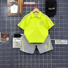 Set thun cổ bẻ phối sọc Nano thêu huy hiệu dễ thương cho bé trai BTB28969