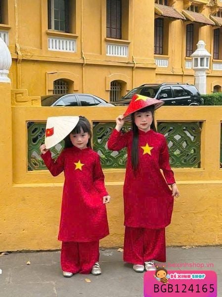 Set áo dài gấm đỏ in ngôi sao vàng dễ thương cho bé gái BGB124165
