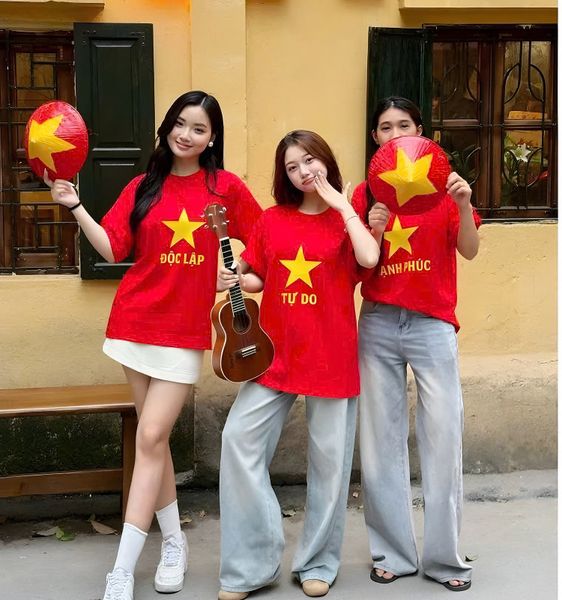 Áo đồng phục in cờ tổ quốc Việt Nam cho bé trai, bé gái, gia đình dịp Lễ tết BXG1809