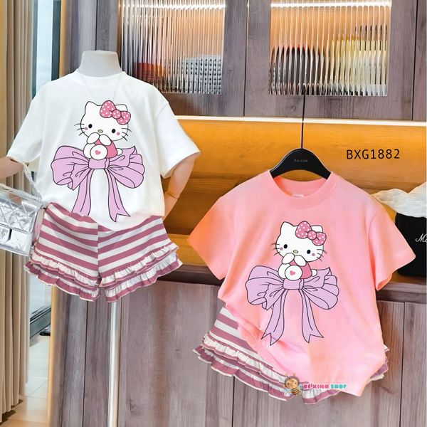 Bộ áo thun HelloKitty quần sọc phối bèo dễ thương cho bé gái BXG1881