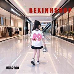 Bộ áo phom rộng cổ tim Mickey phối quần sort bé gái BXG2200