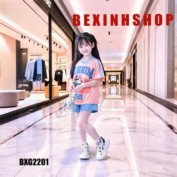 Bộ áo phom rộng cổ tim Mickey phối quần sort bé gái BXG2200