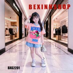 Bộ áo phom rộng cổ tim Mickey phối quần sort bé gái BXG2200