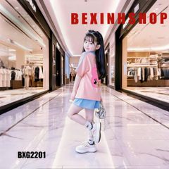 Bộ áo phom rộng cổ tim Mickey phối quần sort bé gái BXG2200