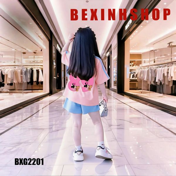 Bộ áo phom rộng cổ tim Mickey phối quần sort bé gái BXG2200