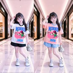 Bộ áo phom rộng cổ tim Mickey phối quần sort bé gái BXG2200