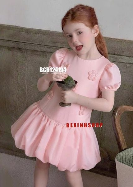 Đầm tơ nhũ tay bồng đính hoa bọc viền dễ thương cho bé gái BGB124194