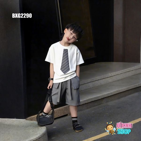 Set áo Cà vạt quần kaki phối dây phong cách Hàn Quốc cho bé trai đi chơi BXG2290