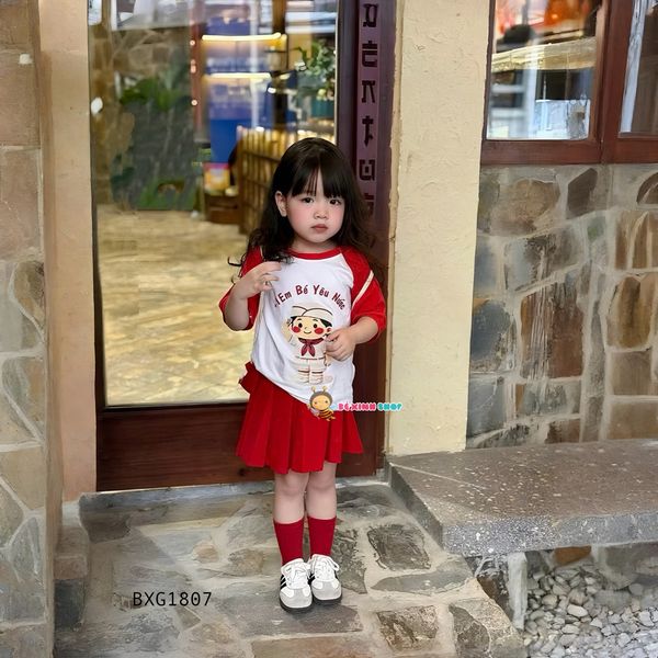 Bộ đồng phục bé trai & bé gái chơi lễ in Em bé yêu nước BXG1804 ( KHÔNG KÈM BALÔ)