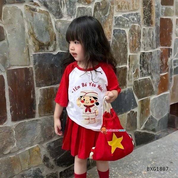 Bộ đồng phục bé trai & bé gái chơi lễ in Em bé yêu nước BXG1804 ( KHÔNG KÈM BALÔ)