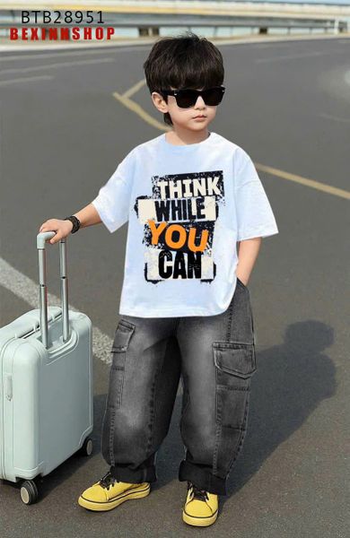 Set Jean quần dài đắp túi áo in chữ cực ngầu cho bé trai BTB28951