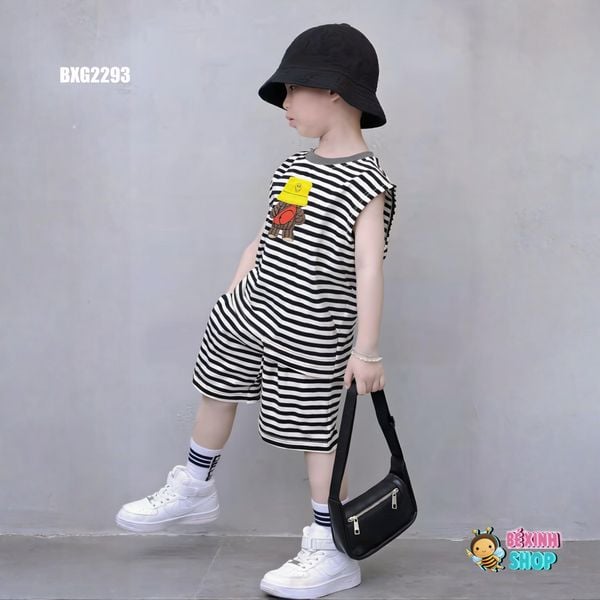 Set áo tay lỡ in hình chú bé đội mũ phối sọc cho bé trai BXG2293