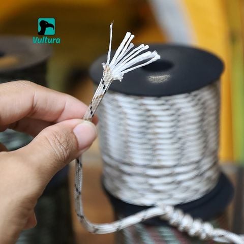 Cuộn 50m dây dù 9 lõi Paracord 550 Vultura VTR-RO2501