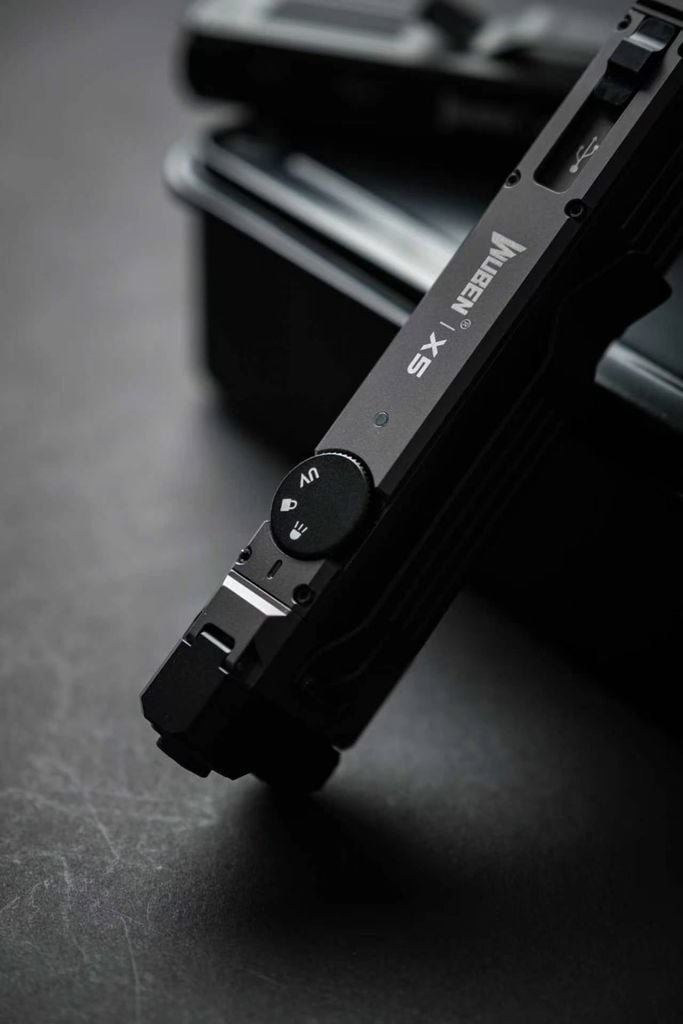 Wuben X5 đèn pin EDC 1300 Lumens + Laser + UV đa năng