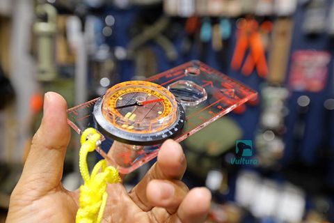 La bàn đọc bản đồ Vultura VTR-CP2401