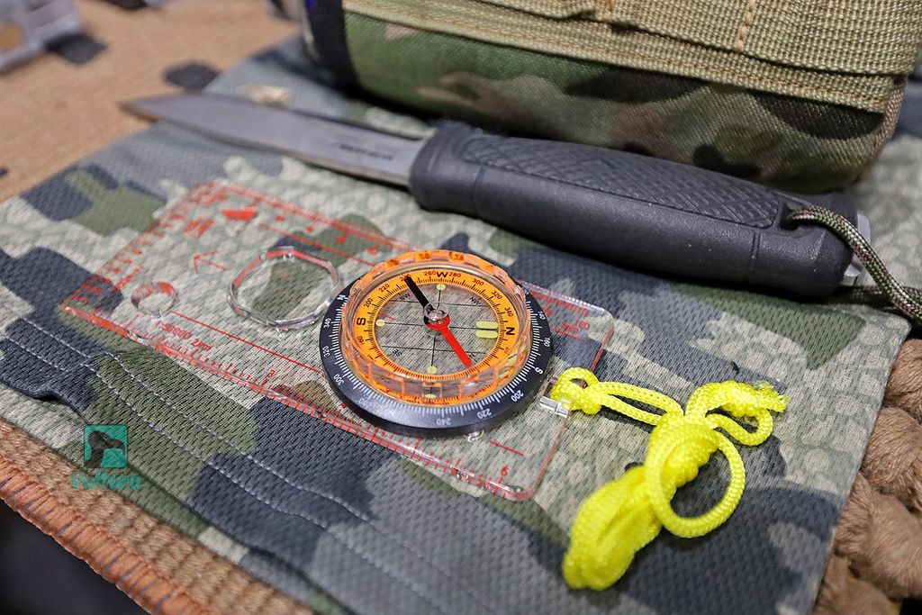 La bàn đọc bản đồ Vultura VTR-CP2401