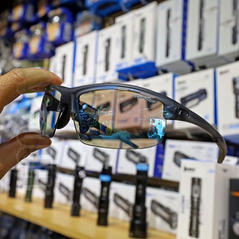 Tifosi Rivet kính mát thể thao công nghệ FOTOTEC đổi màu