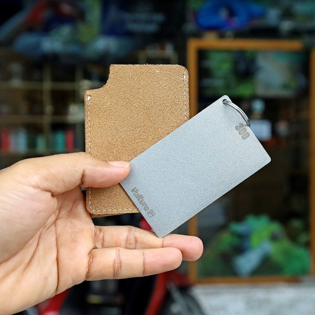 Vultura SH2601 - Thẻ mài dao sinh tồn bỏ túi 2 mặt 300&600 Grit kèm bao da thật