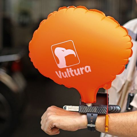 Phao hơi cứu sinh đeo tay chống đuối nước khẩn cấp Vultura VTR-SOS2401