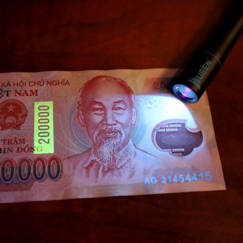 Wuben E19UV đèn UV bỏ túi 850mW dùng 2 pin AAA