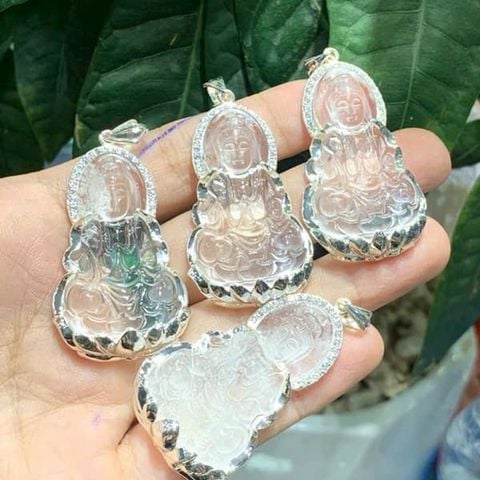 Mặt Phật Bà Quan Âm Đá Thạch Anh Trắng Bọc Bạc