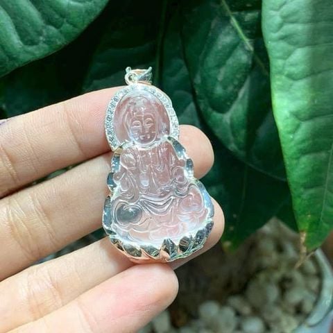 Mặt Phật Bà Quan Âm Đá Thạch Anh Trắng Bọc Bạc