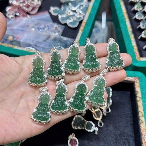 Mặt Phật Bà Quan Âm Thạch Anh Dâu Tây Xanh Bọc Bạc