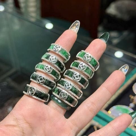 Nhẫn Ngọc Bọc Bạc Đính Đá