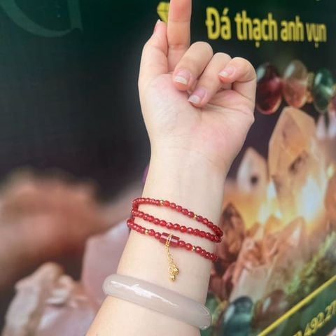 Vòng Mã Não Đỏ Cắt Giác Mix Charm Bạc Mạ Vàng