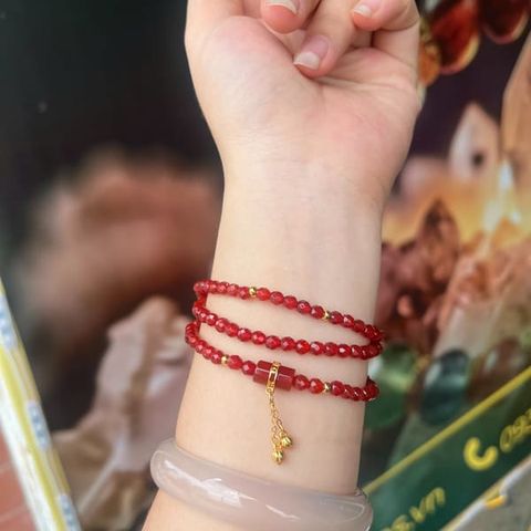 Vòng Mã Não Đỏ Cắt Giác Mix Charm Bạc Mạ Vàng