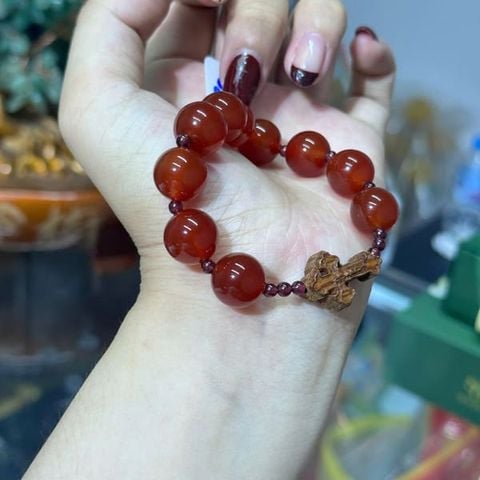 Vòng Mân Côi Mã Não mix Garnet