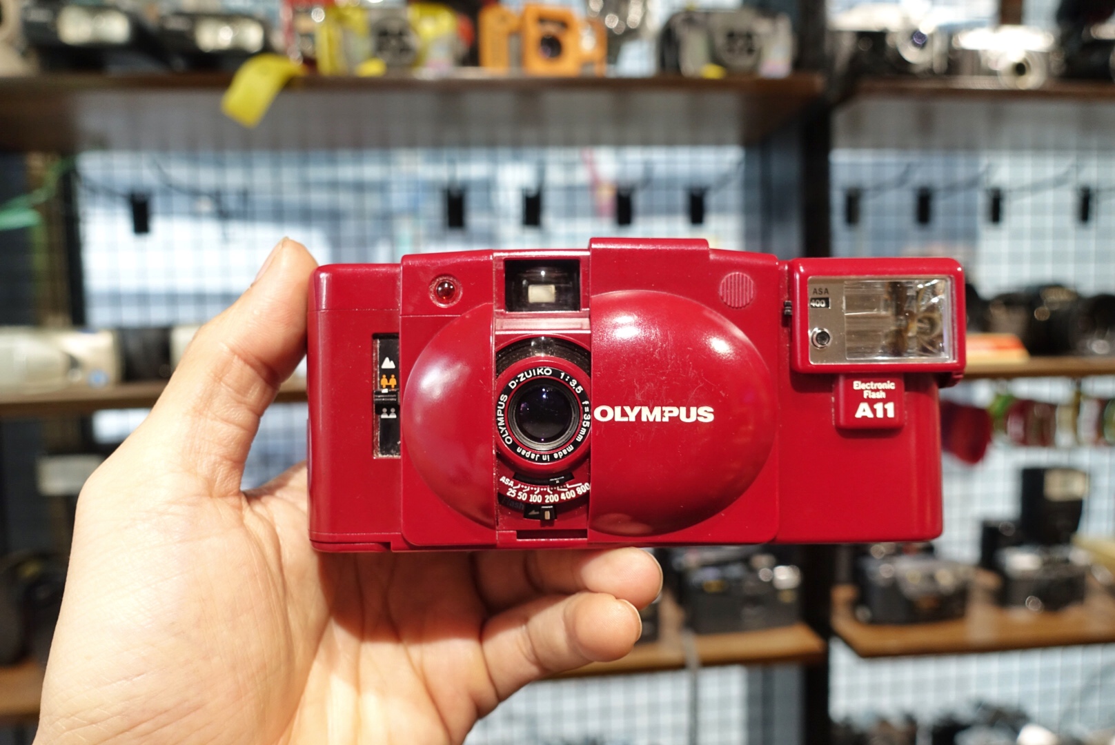 Olympus XA2 Red limited edition – Thường Xanh Film Store