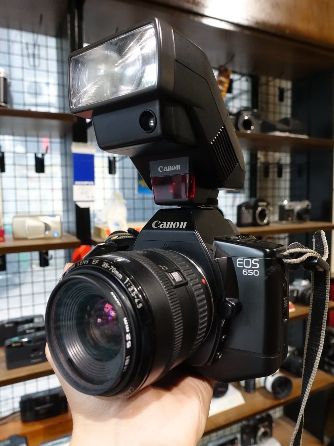  Canon EOS 650 + 35-70mm w/ flash 