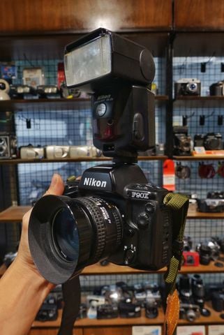  Nikon F90x / Nikon AF 28mm f3.8 / Flash SB-28 