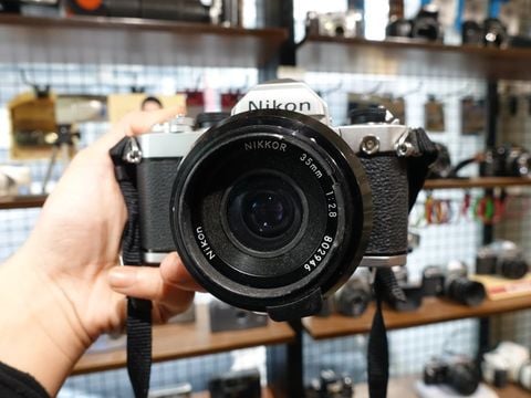  Nikon FM + Nikon 35mm f2.8 w/ hood 