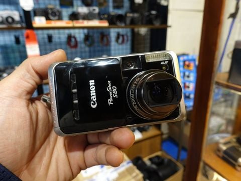  Canon S80 