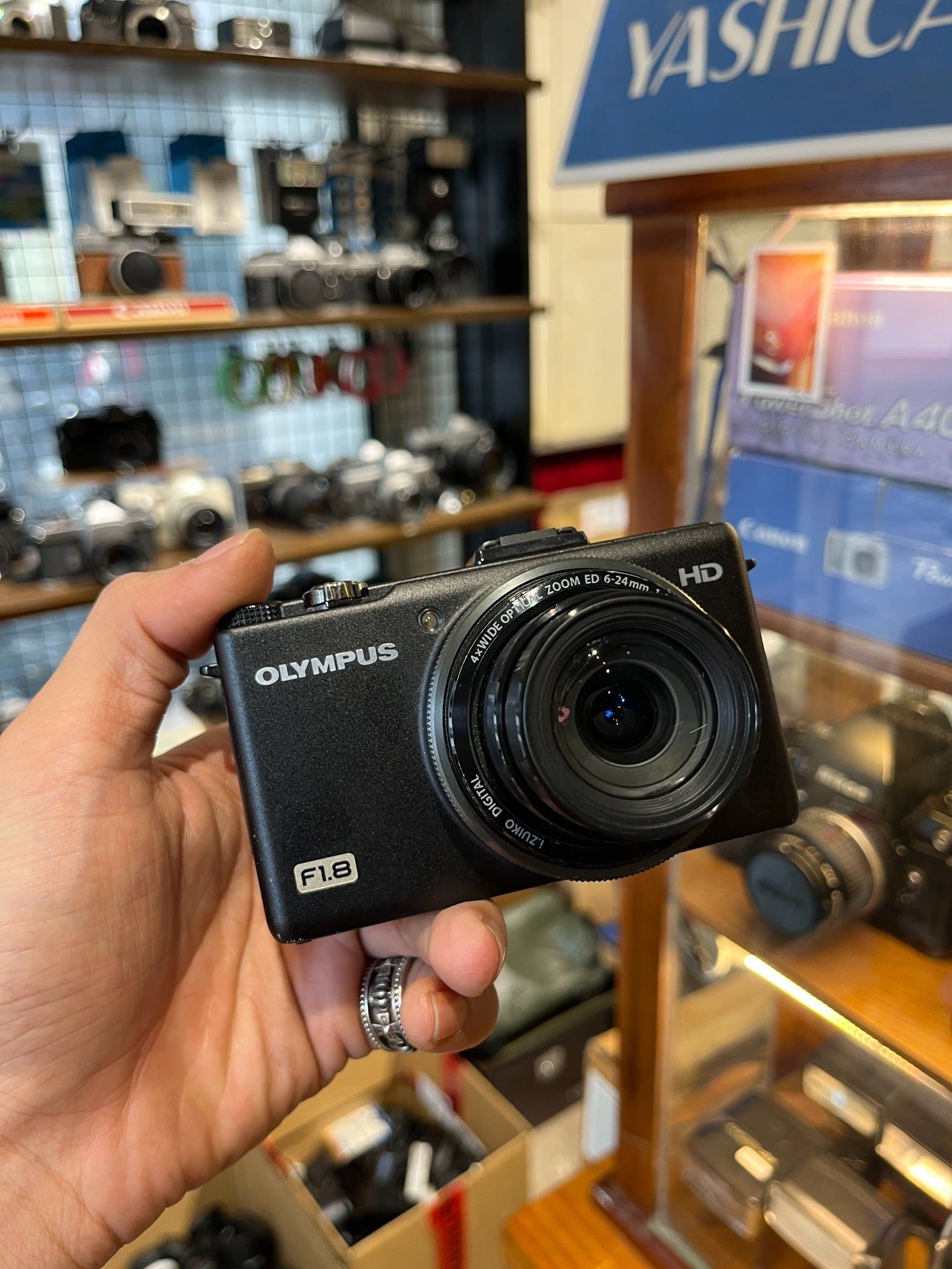  Olympus XZ1 