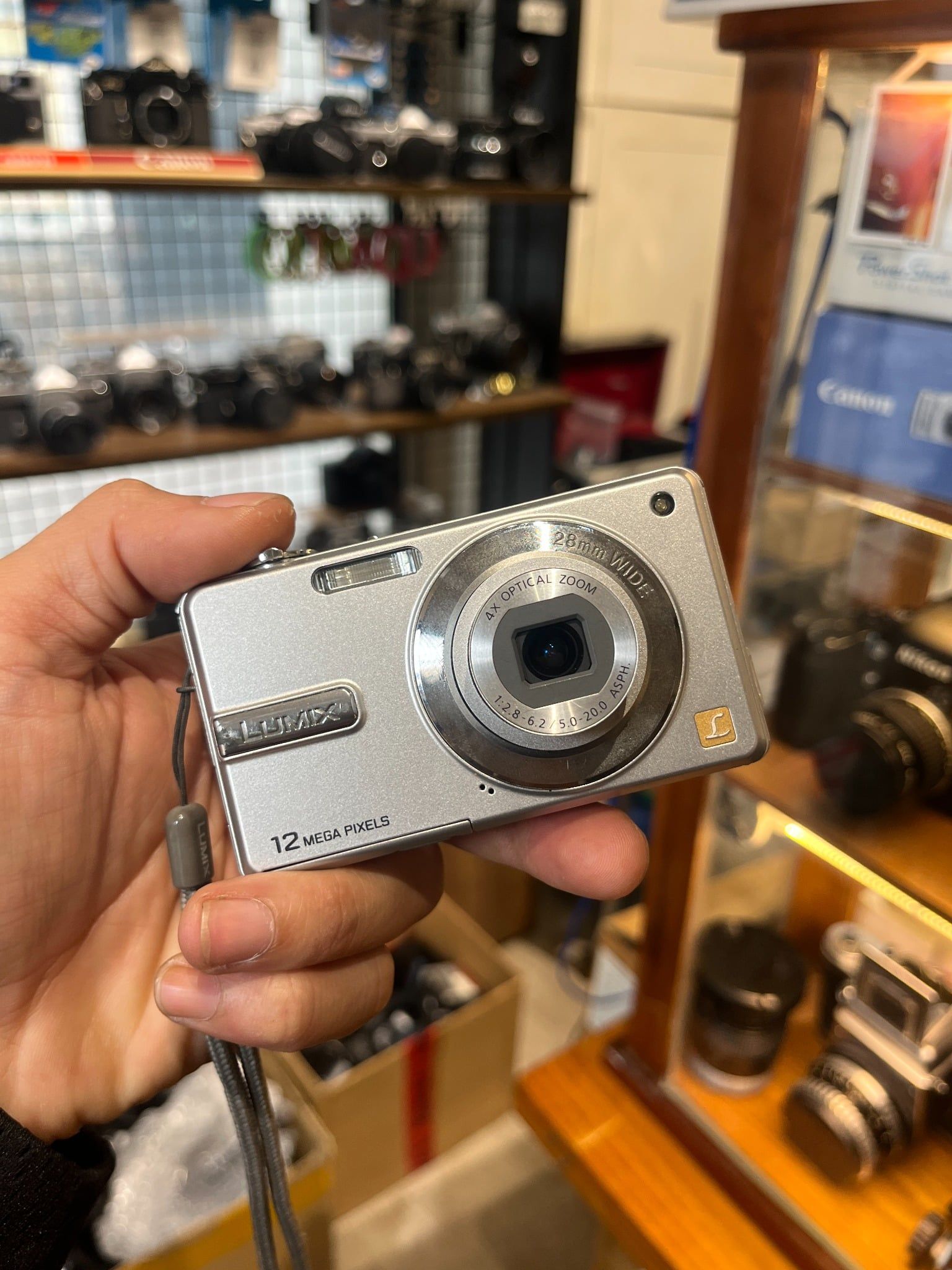  Lumix DMC - F3 